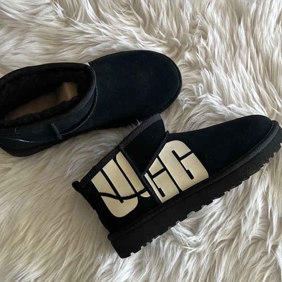 UGG women CLASSIC ULTRA MINI CHOPD BOOTS - Picture 1 of 9